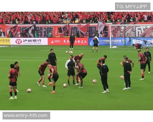 富力与权健激战回顾精彩集锦展现足球魅力与团队精神